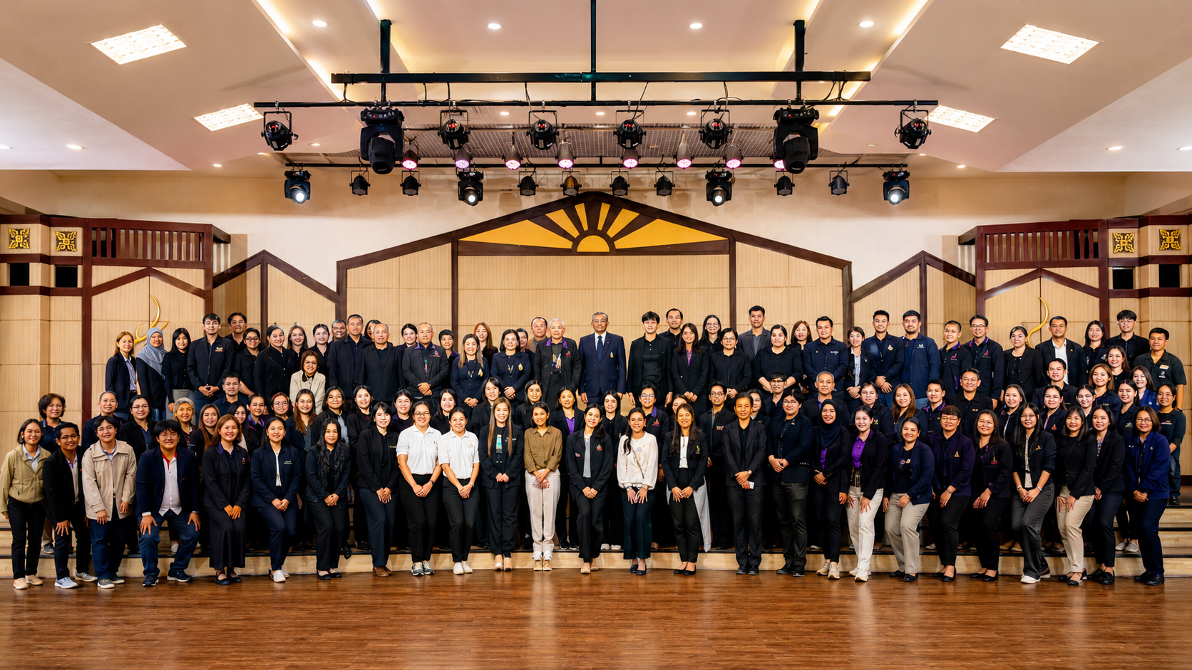 ศูนย์ประสานงาน อพ.สธ.-มหาวิทยาลัยราชภัฏสุราษฎร์ธานี บูรณาการเครือข่าย ยกระดับวิทยากรผู้ช่วยงานฐานทรัพยากรท้องถิ่น ขับเคลื่อนเป้าหมายการพัฒนาที่ยั่งยืน สู่ความมั่นคงทางระบบนิเวศ