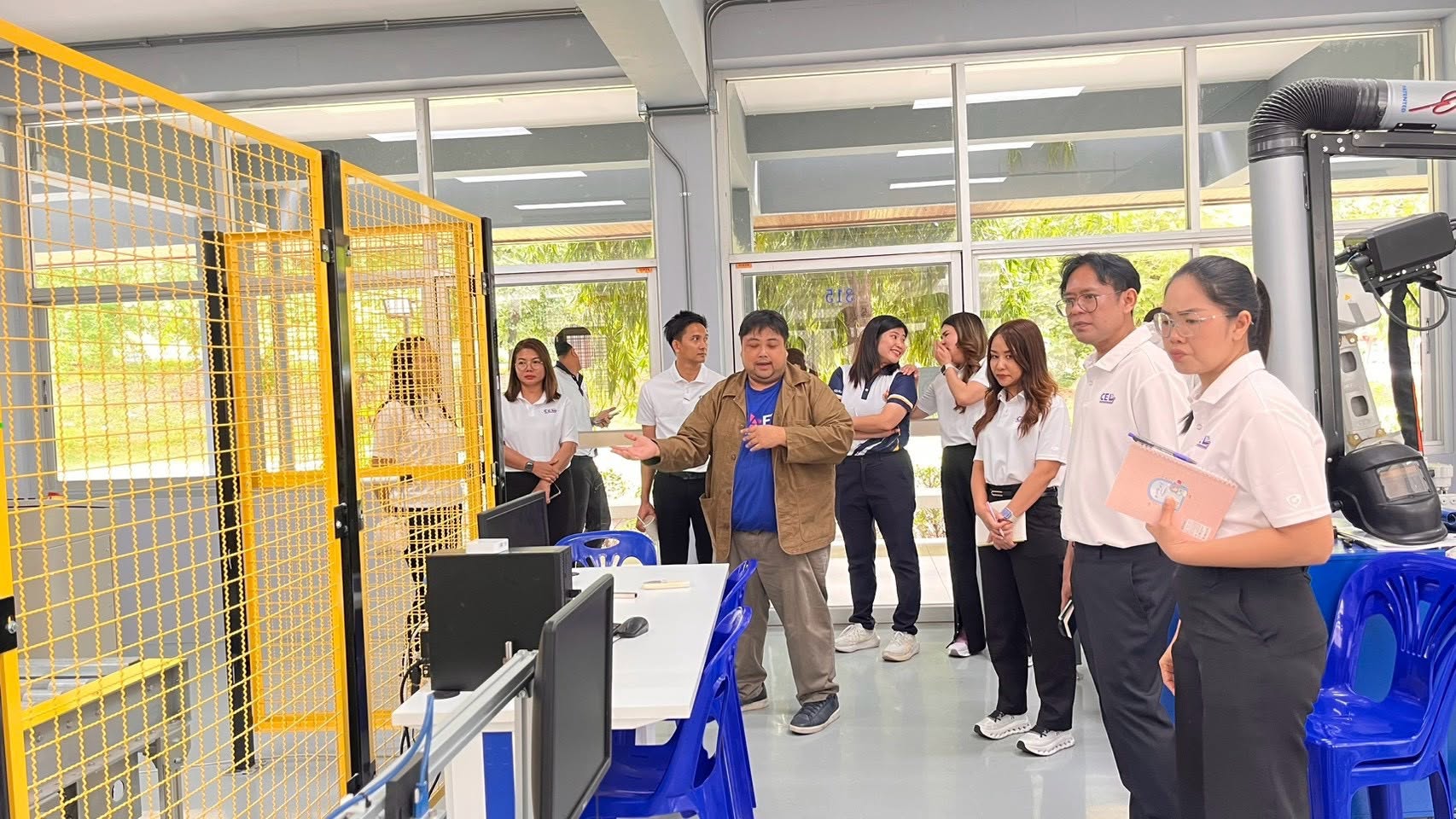 โลจิสติกส์ มรส. ถ่ายทอดนวัตกรรม มทร.ตะวันออก ต่อยอดศูนย์ความเป็นเลิศฯ เชื่อมโยง EEC – หุ่นยนต์ ยกระดับกำลังคนภาคใต้