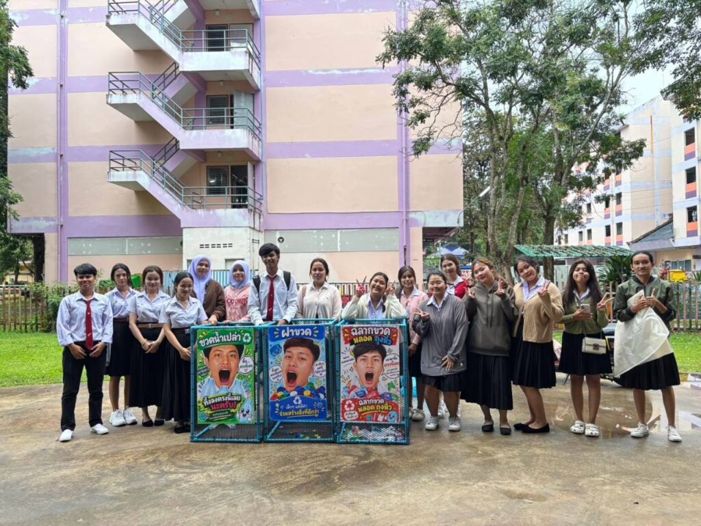 นักศึกษาวิชาวิศวกรสังคม ครุศาสตร์ ราชภัฏสุราษฎร์ธานี ลงมือสร้างต้นแบบจุดคัดแยกขยะ ขับเคลื่อนเศรษฐกิจหมุนเวียนจากห้องเรียนสู่ชุมชน