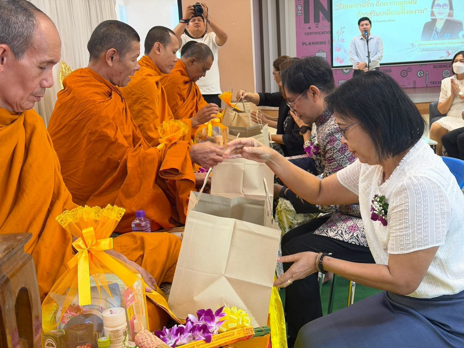 เติมพลังใจ สร้างพื้นที่แห่งการเรียนรู้ เดินหน้าสู่องค์กรน่าอยู่ ผ่าน “ทำบุญประจำปีและกิจกรรม 5 ส.” เติมพลังใจ สร้างพื้นที่แห่งการเรียนรู้ เดินหน้าสู่องค์กรน่าอยู่ ผ่าน “ทำบุญประจำปีและกิจกรรม 5 ส.”
