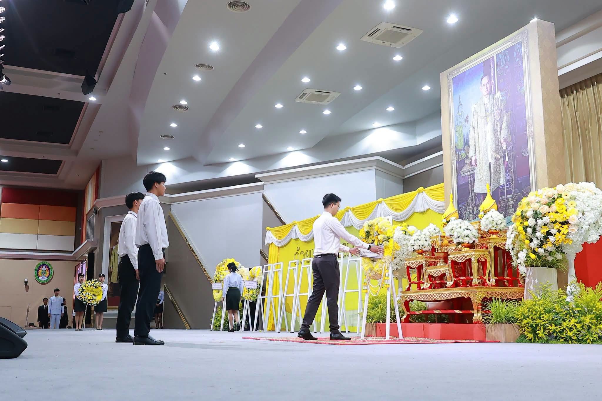 วิทยาลัยสหวิทยาการ เกาะสมุย ร่วมพิธีวางพวงมาลาน้อมรำลึก รัชกาลที่ 9 วิทยาลัยสหวิทยาการ เกาะสมุย ร่วมพิธีวางพวงมาลาน้อมรำลึก รัชกาลที่ 9