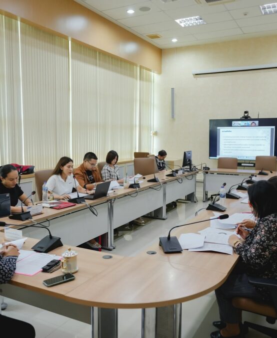 คณะมนุษยศาสตร์และสังคมศาสตร์ ม.ราชภัฏสุราษฎร์ธานี จัดอบรมเชิงปฏิบัติการพัฒนาหลักสูตรและการจัดการศึกษา หลักสูตรศิลปศาสตรบัณฑิต สาขาวิชาภาษาไทย