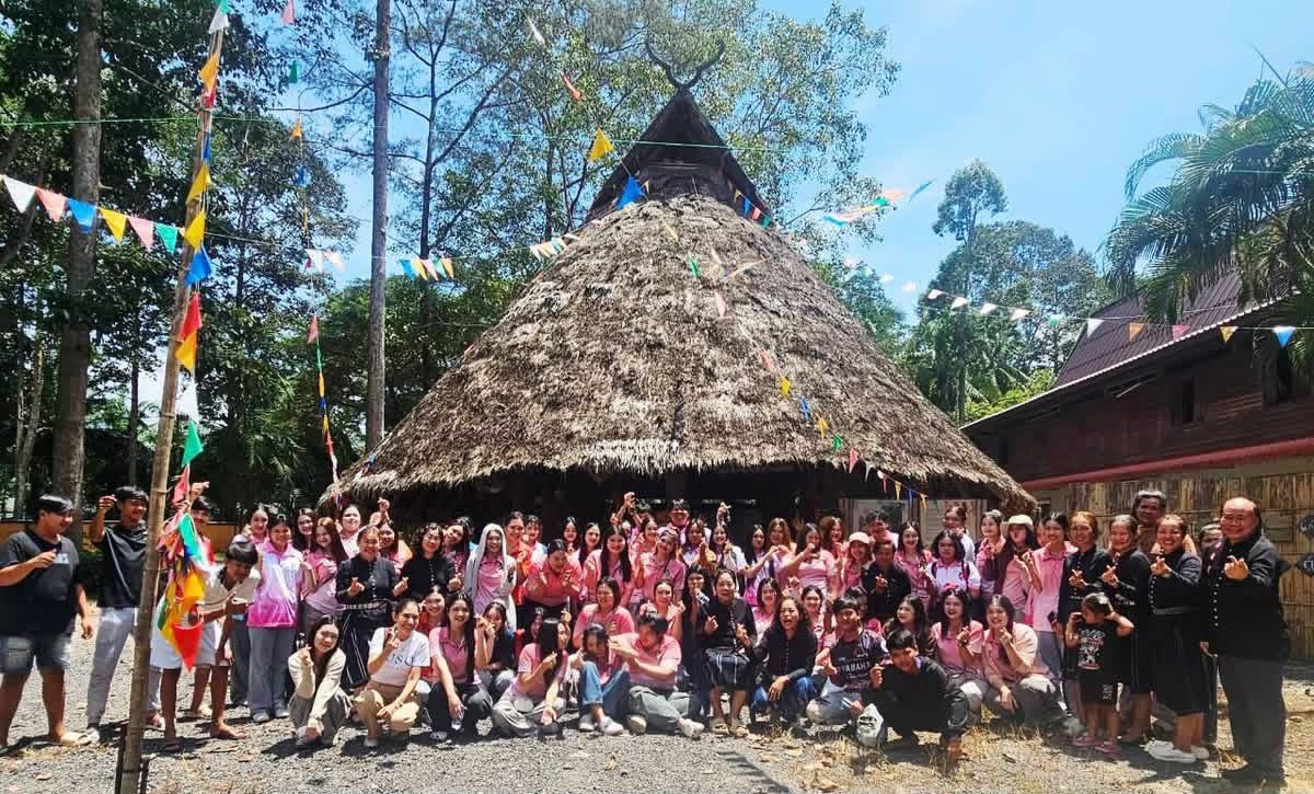 สาขาวิชาภาษาไทย คณะมนุษยศาสตร์และสังคมศาสตร์ มรส. นำนักศึกษาเรียนรู้วัฒนธรรมไทยทรงดำจากชุมชนจริง เสริมทักษะวิจัยภาคสนาม สืบสานภูมิปัญญาท้องถิ่นอย่างยั่งยืน สาขาวิชาภาษาไทย คณะมนุษยศาสตร์และสังคมศาสตร์ มรส. นำนักศึกษาเรียนรู้วัฒนธรรมไทยทรงดำจากชุมชนจริง เสริมทักษะวิจัยภาคสนาม สืบสานภูมิปัญญาท้องถิ่นอย่างยั่งยืน